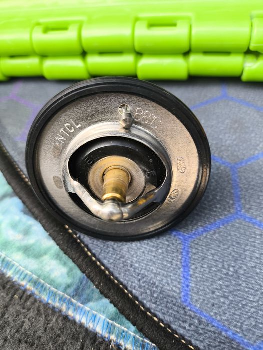 Продам термостат на митсубиши