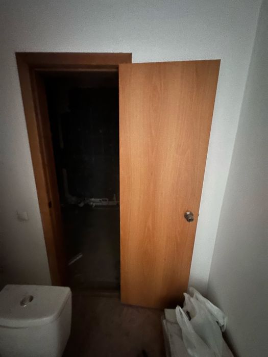 Продам межкомнатные двери .