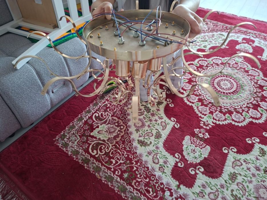 Продам люстру новая