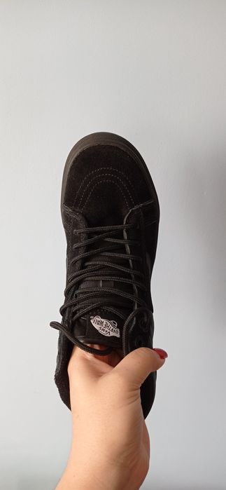 Продам высокие кеды Vans