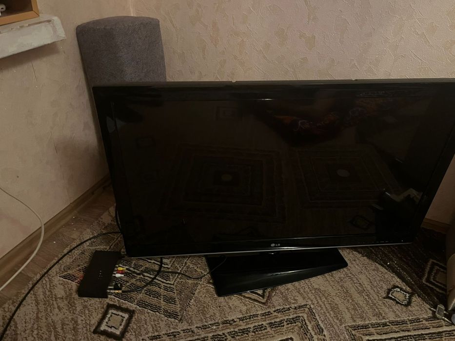 LG телевизор 109см.