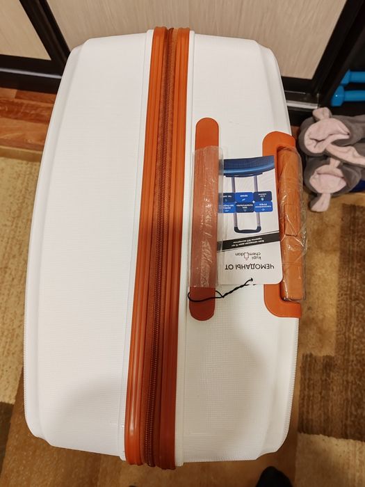 Чемодан 40.000 новый