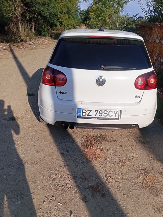 Vând Volkswagen 5, sau schimb cu Logan 2008 sau mai nou.