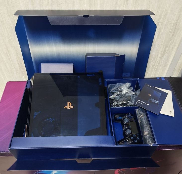 Playstation 4 Pro Limited Edition 500 Millions