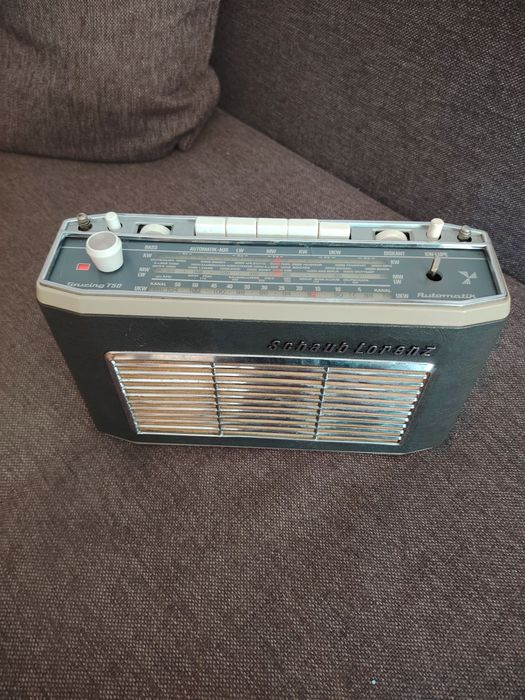 Vind  aparate radio functionale1960