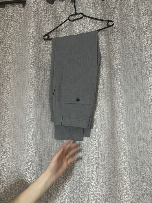 Vând costum in stare bună, purtat o singură dată