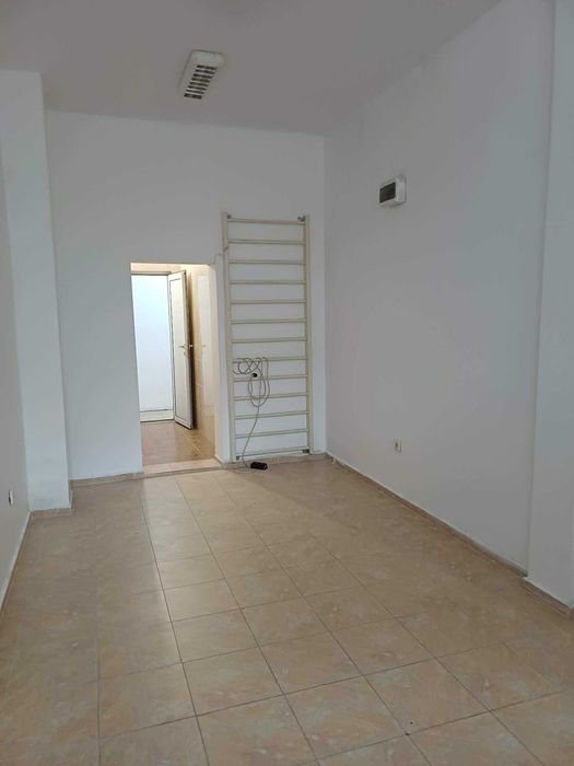 Дава се под наем Магазин в Пловдив, Кършияка - 130 кв.м за 648.21 € - Снимка #5