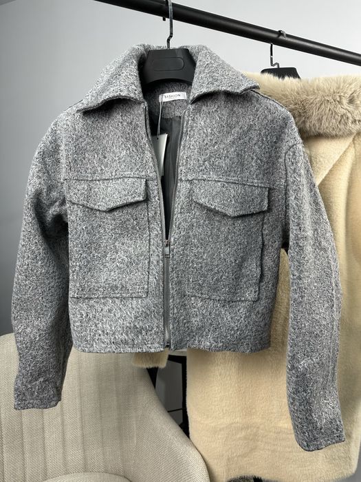 Дамско късо сиво палто букле