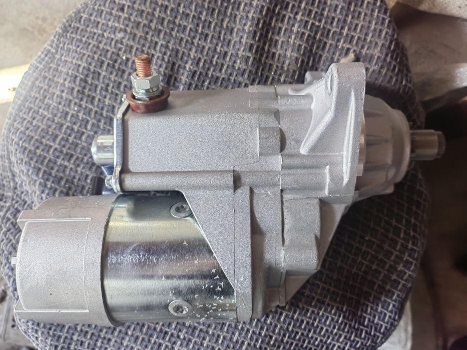 Продам стартер на курсор 8 новый.