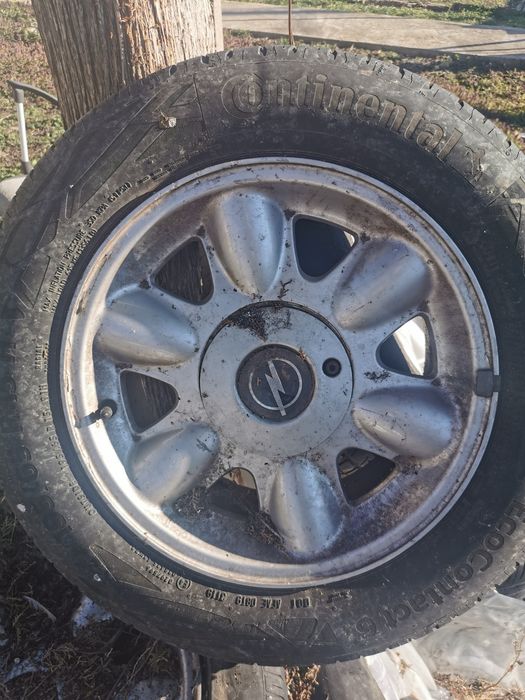 Опел Зафира  цял или по договаряне с газов инжекцион и комплект гуми