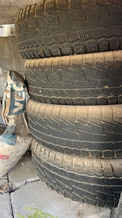 Продам комплект зимней резины