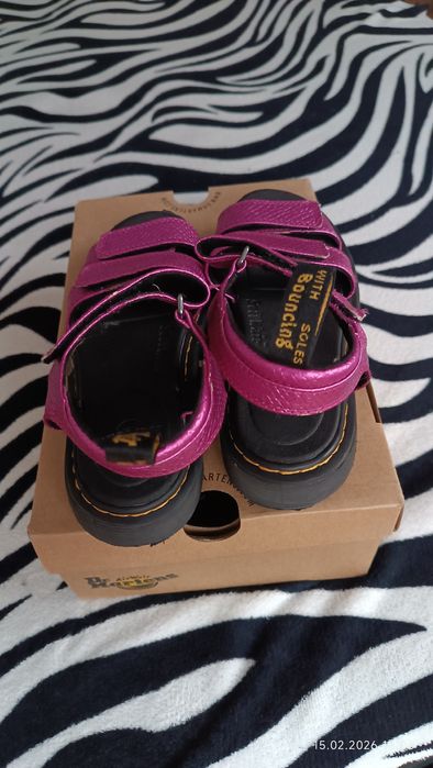 Сандали Dr. Martens