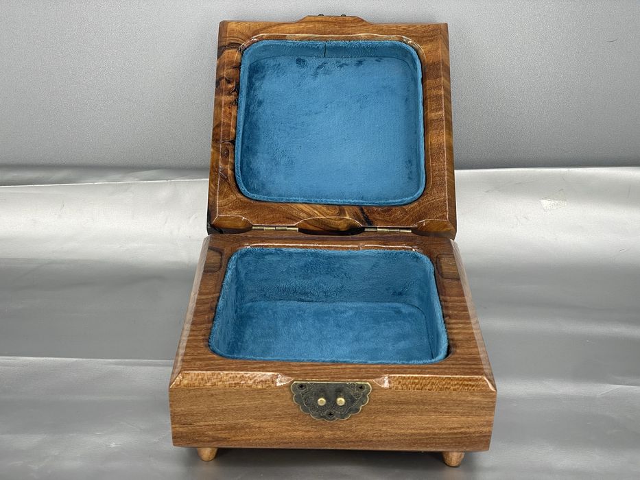 Шкатулка деревянная