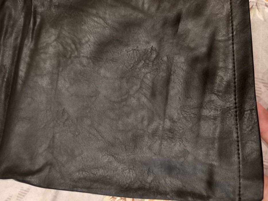 Кожаная черная юбочка