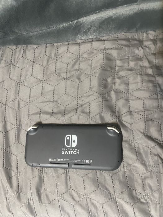 Vând nintendo swich lite