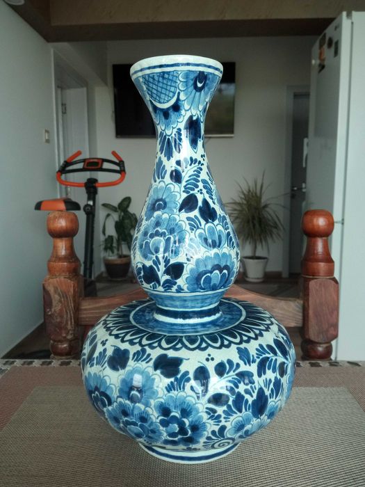 Красива и стилна с изработката -Ваза.