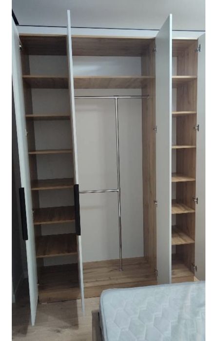 Распашной шкаф вместительный