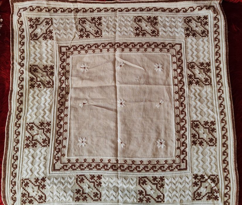 Карета с българска шевица