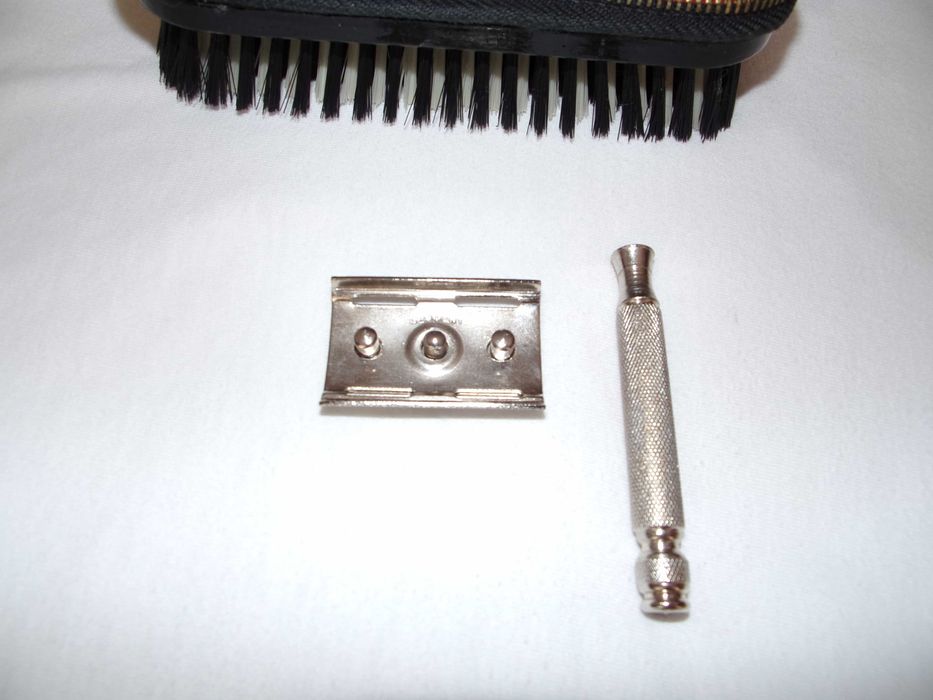 Aparat ras Clasic cu mini trusa