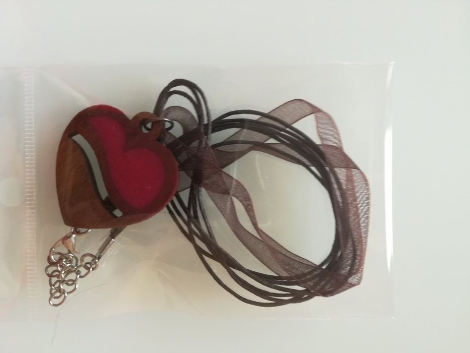 Колиета от дърво и смола