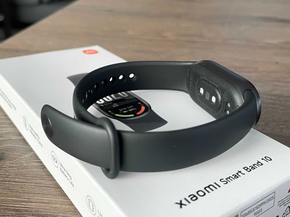 Смарт гривна Xiaomi Smart Band 10