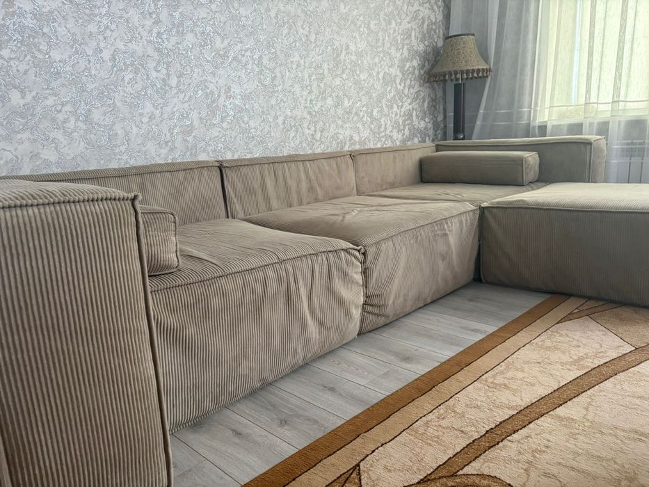 Диван большой 4 метр.Курган