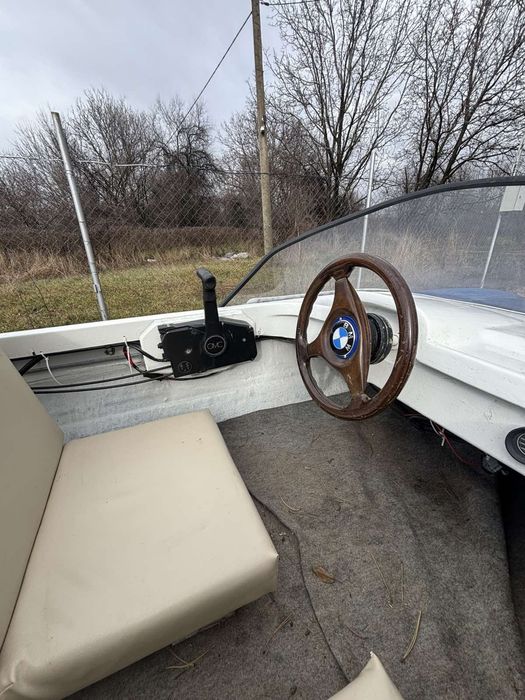 Лодка тримаран с двигател Евинруд и к