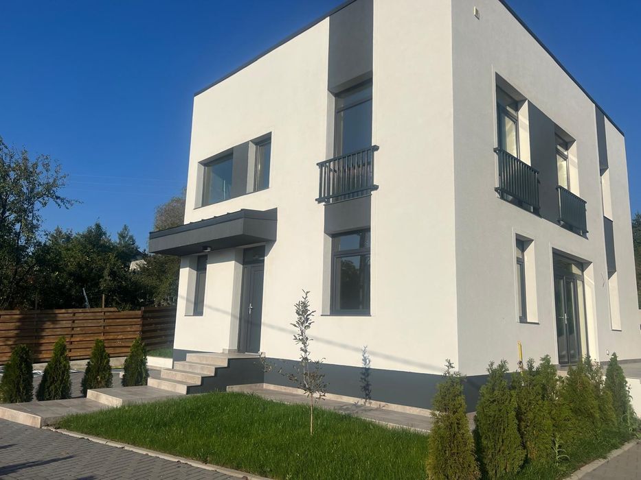 Casă modernă Bârnova / construcție solidă cadre / finisaje peste medie
