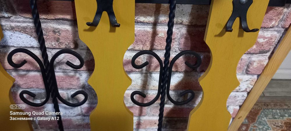 Стенна закачалка-дърво и ковано желязо