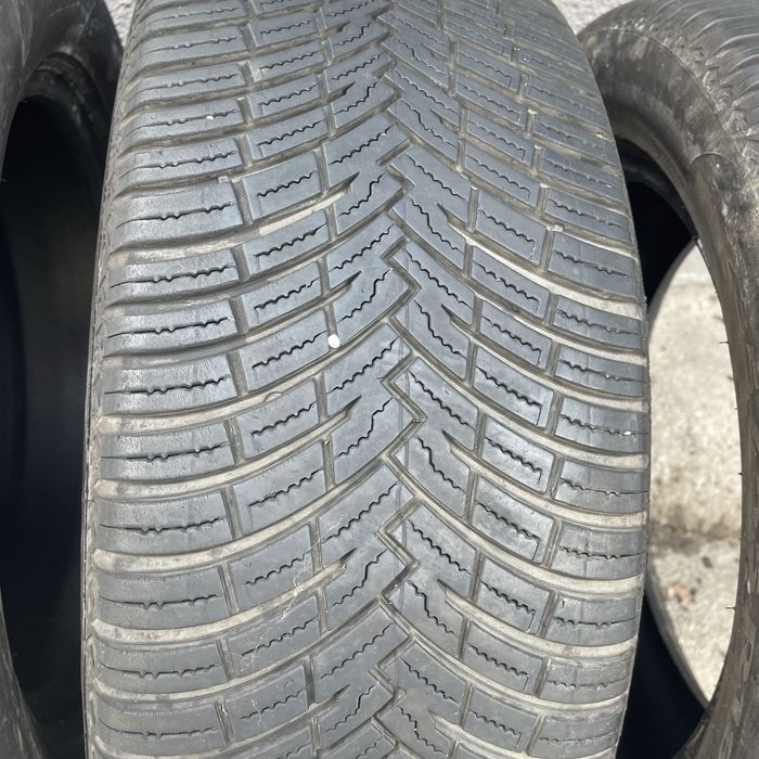 235 55 18 PIRELLI взесезонни дот 24