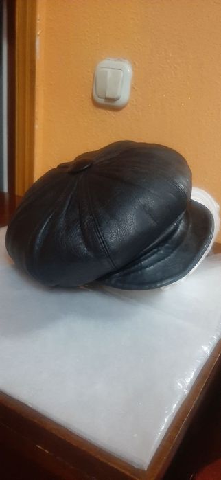 Фуражка из чистой кожи 100% в отличном состояние,продаю дёшево.