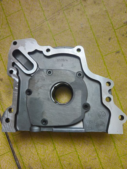 Pompa ulei originala 036 115 105B