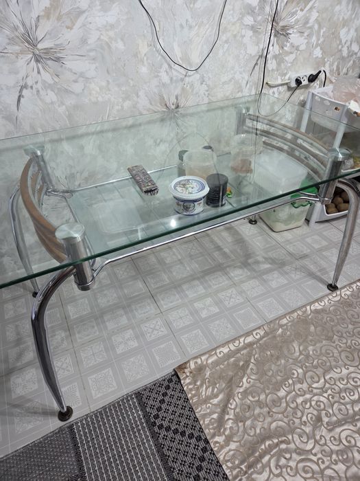 Продам кухонный стеклянный стол