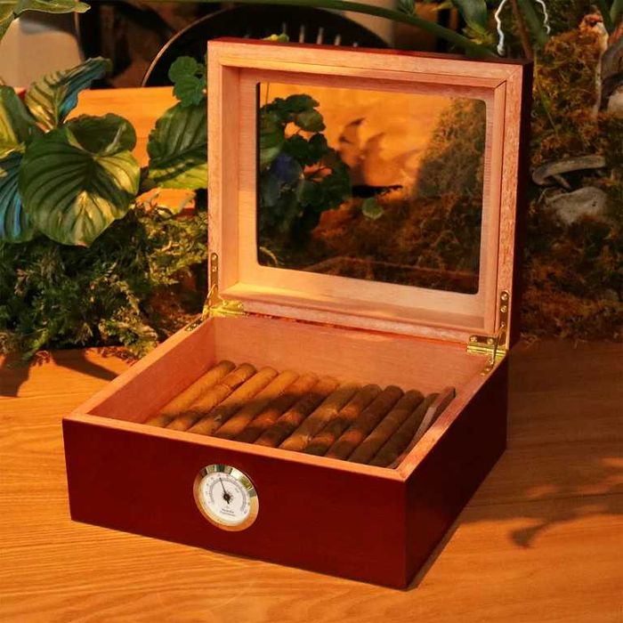 Хумидор за пури испански кедър чисто нов