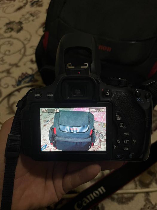Canon D700 fataparat 8Gb fleshkasi bor