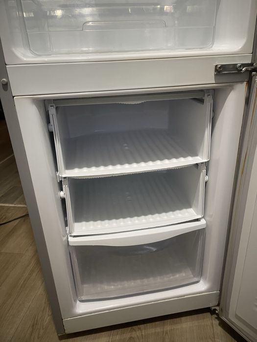 Продаю холодильник