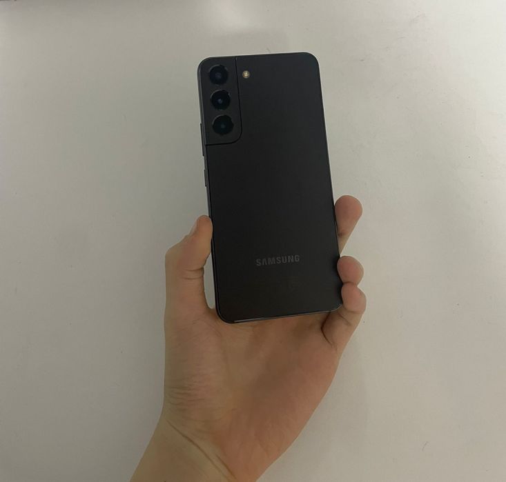 Samsung S22 в Чёрном цвете +чехол