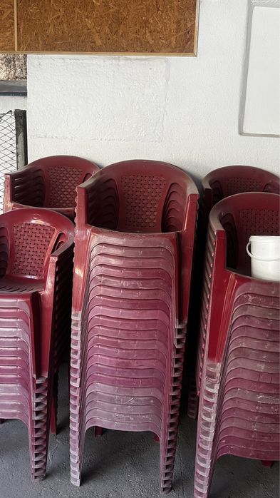 Продам пластик столы и стулья