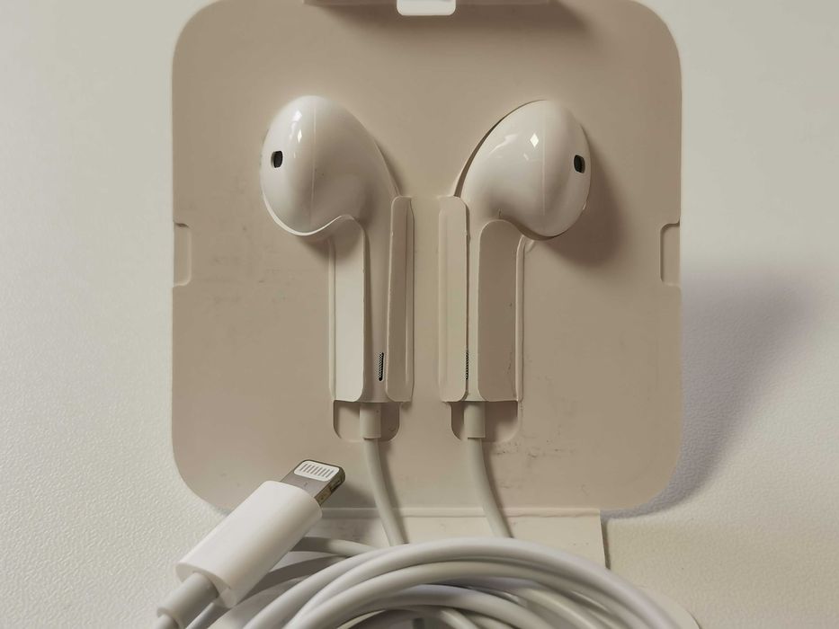 Apple Earpods с Lightning конектор, MWTY3ZM/A слушалки с кабел