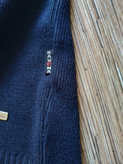 Стильный свитер отличного качества