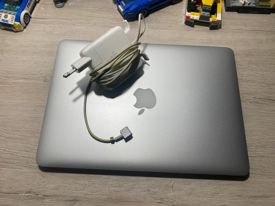 Macbook Pro 13/8/512/intel core i5