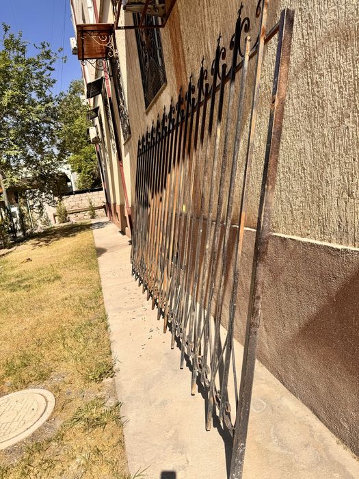 Кованный забор . Решетка  длина - 5 . высота 3 метра