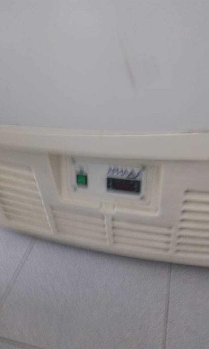 Продам витринный холодильник