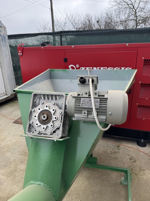 Presa peleti de 60 Kw cu bazincu snec de alimentare si racitor peleti,