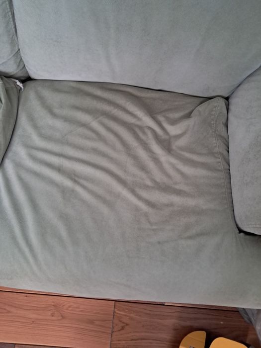 Диван със сваляща се дамаска