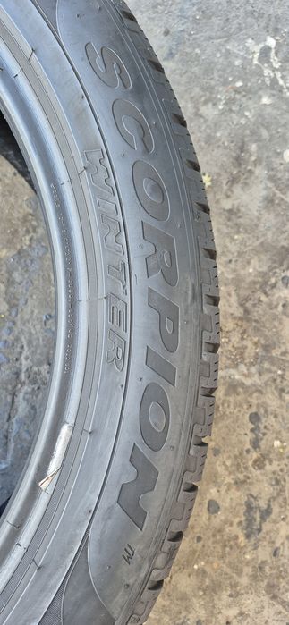 4 anvelope iarna Pirelli 295/40/21.Pretul este pe bucata.