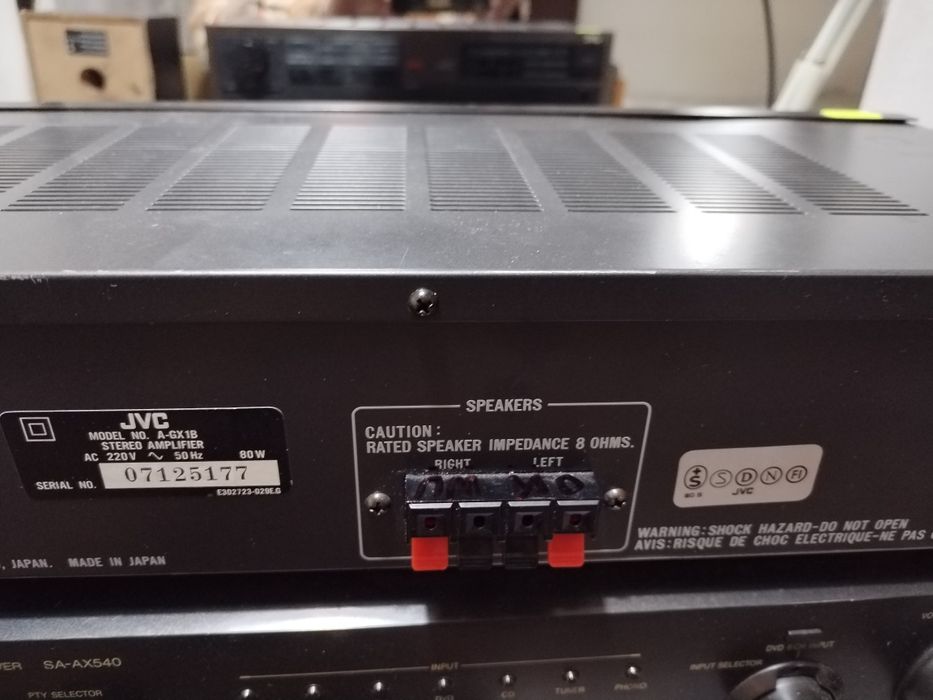Linie japoneză JVC tuner și amplificator 2x40W