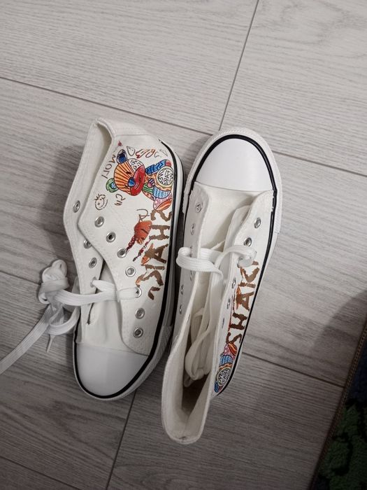 Продаются кеды конверсы