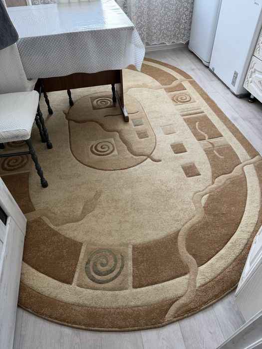 Продам ковер в хорошем состоянии