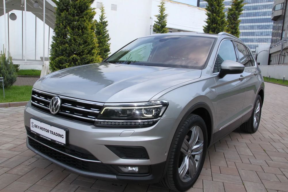 Volkswagen Tiguan HighlTDI DSG 4M/ ACC/ Lane+Side/ Adapt Led/ TOP/ Nou Midocar/ Istoric
